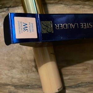 Estée Lauder double wear radiant concealer